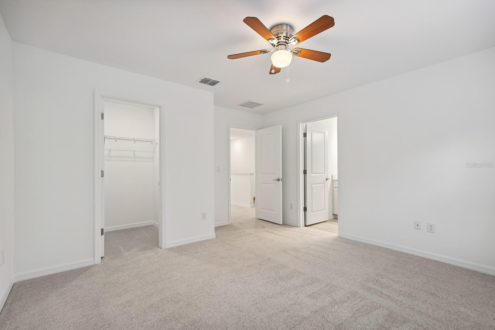 Listing photo id 10 for 2097 Hallier Cove