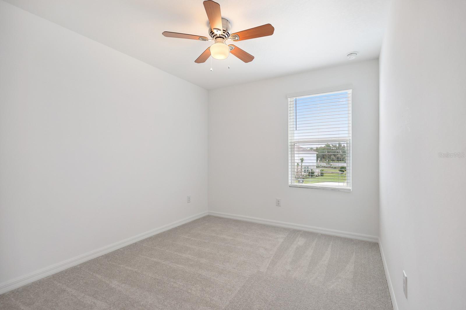 Listing photo id 12 for 2097 Hallier Cove