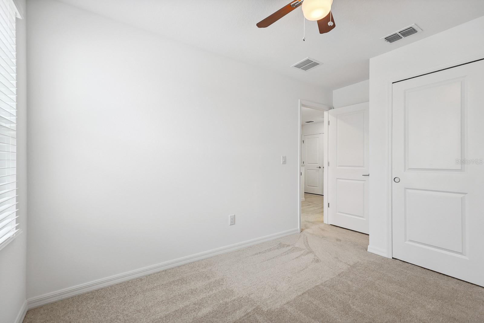 Listing photo id 13 for 2097 Hallier Cove