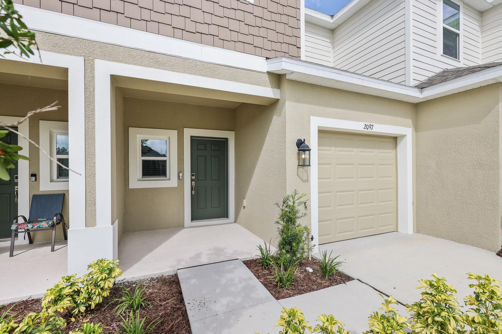 Listing photo id 0 for 2097 Hallier Cove