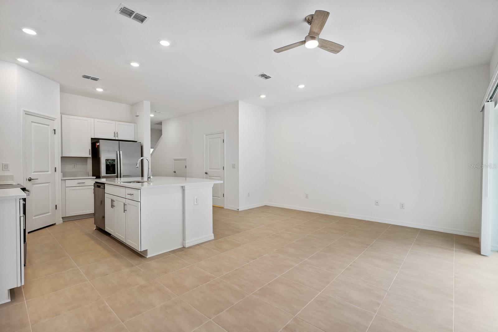 Listing photo id 3 for 2097 Hallier Cove