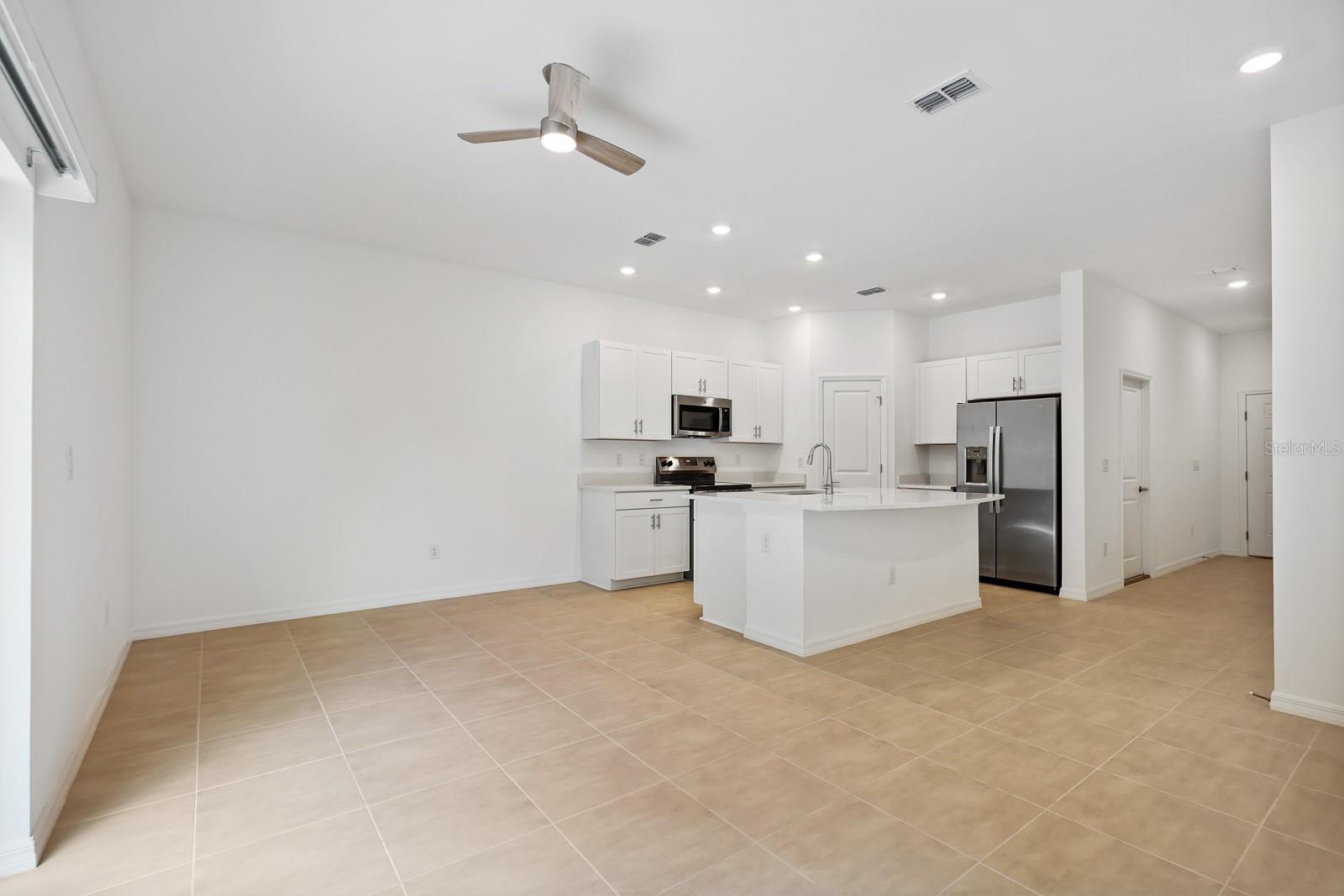 Listing photo id 4 for 2097 Hallier Cove