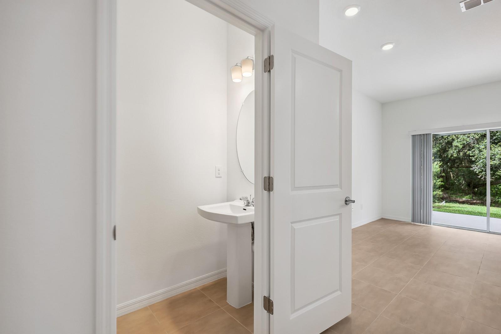 Listing photo id 5 for 2097 Hallier Cove