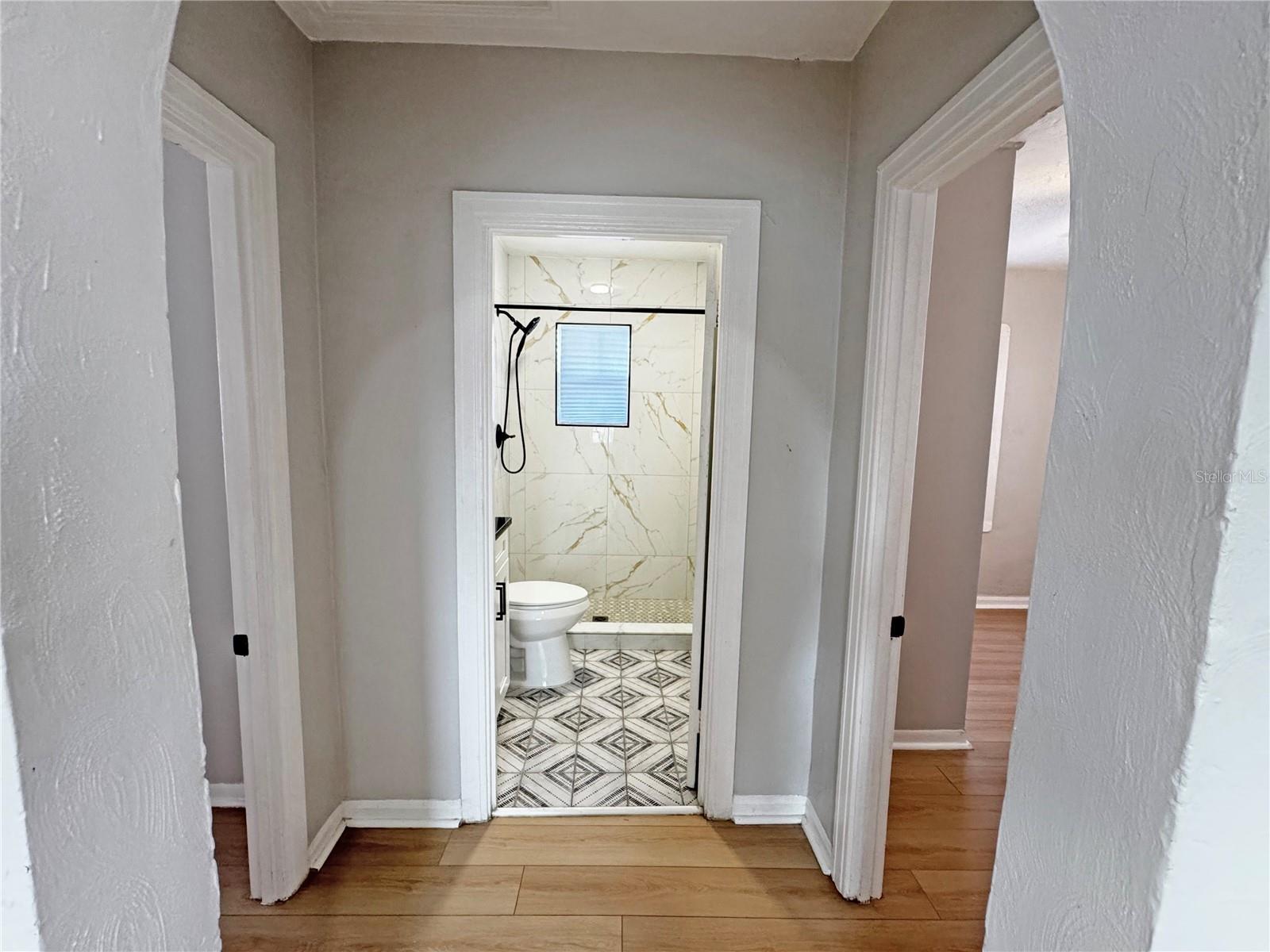 Listing photo id 8 for 2720 21st Avenue