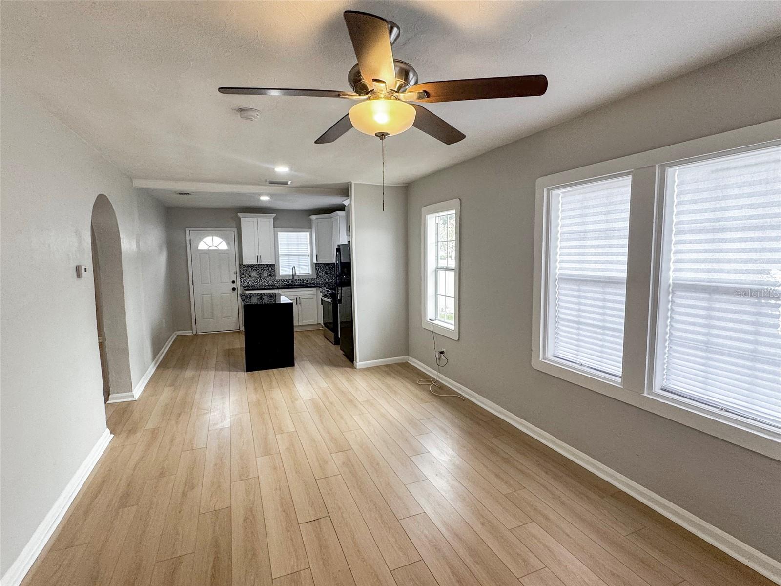 Listing photo id 9 for 2720 21st Avenue