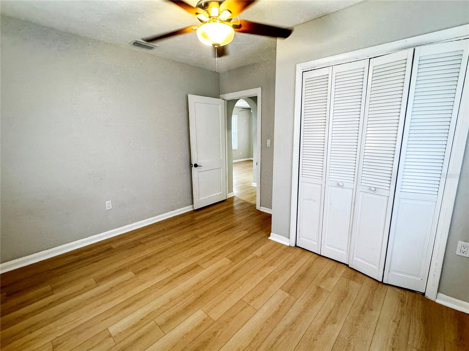 Listing photo id 12 for 2720 21st Avenue
