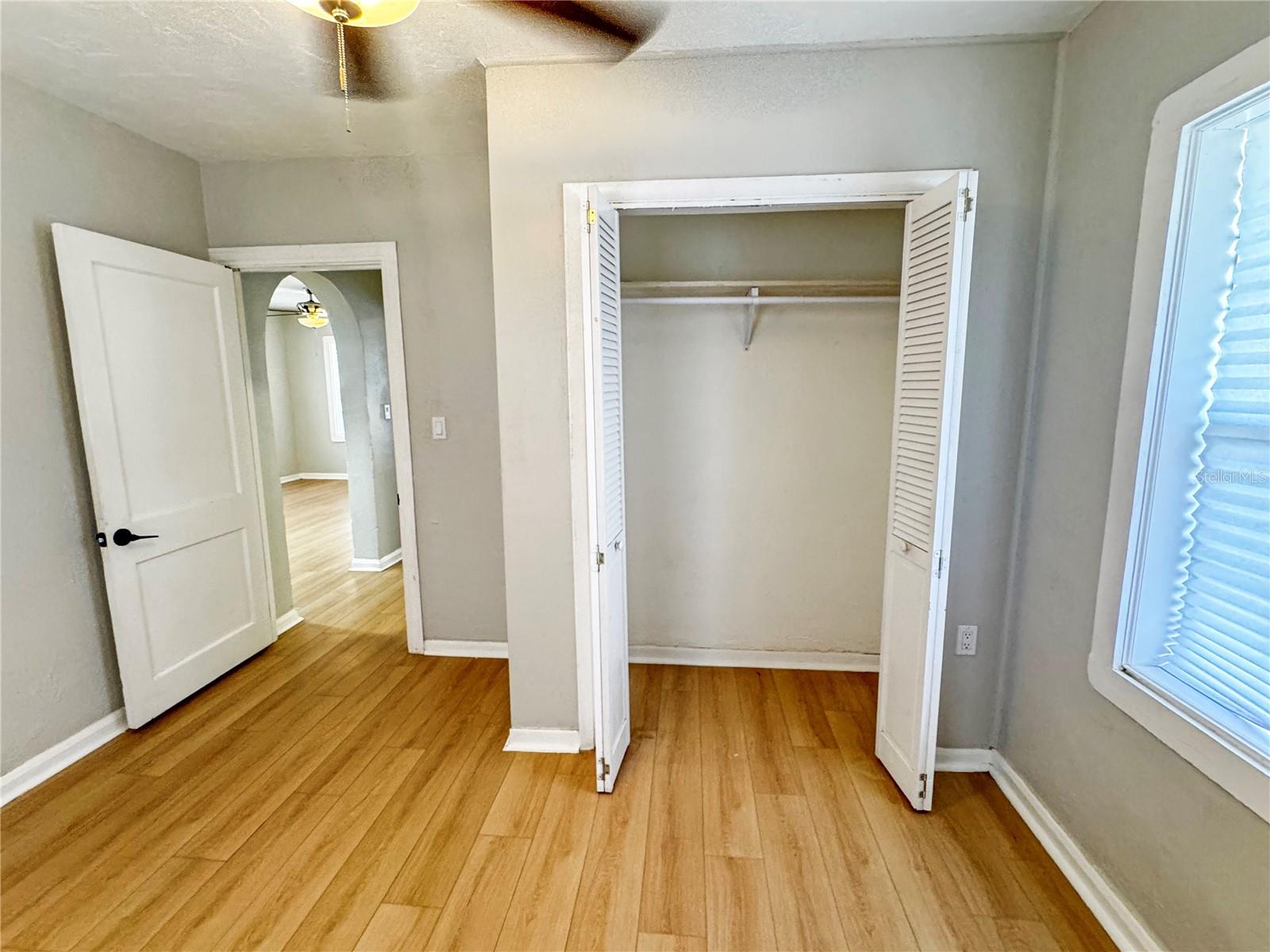 Listing photo id 14 for 2720 21st Avenue