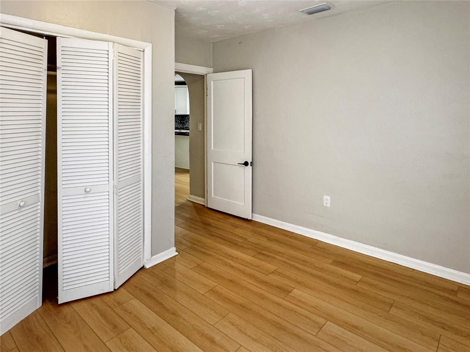 Listing photo id 17 for 2720 21st Avenue