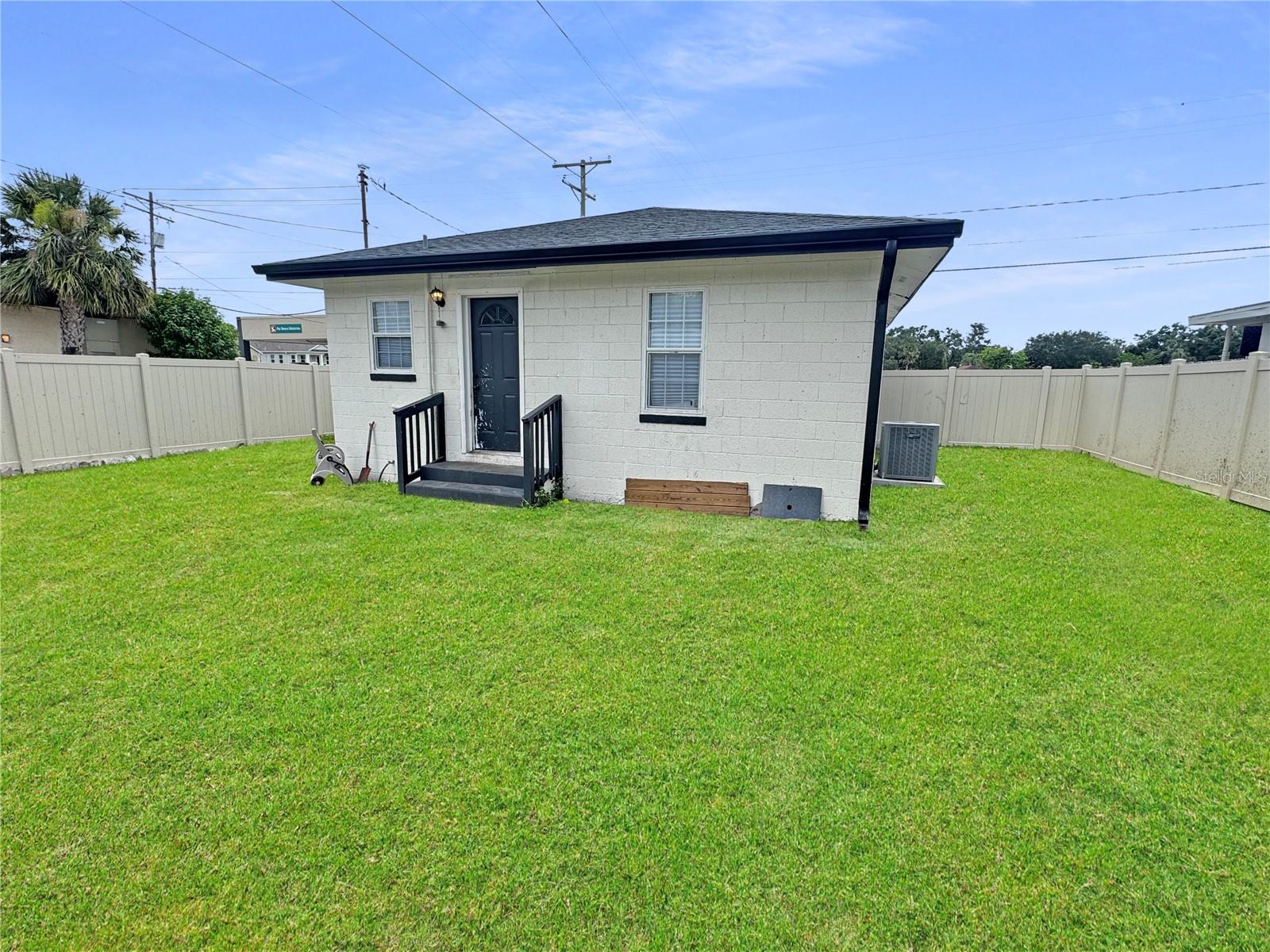 Listing photo id 18 for 2720 21st Avenue