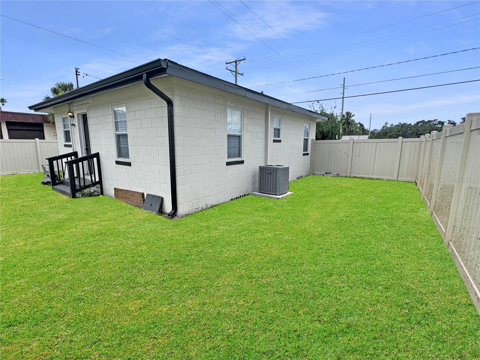 Listing photo id 19 for 2720 21st Avenue