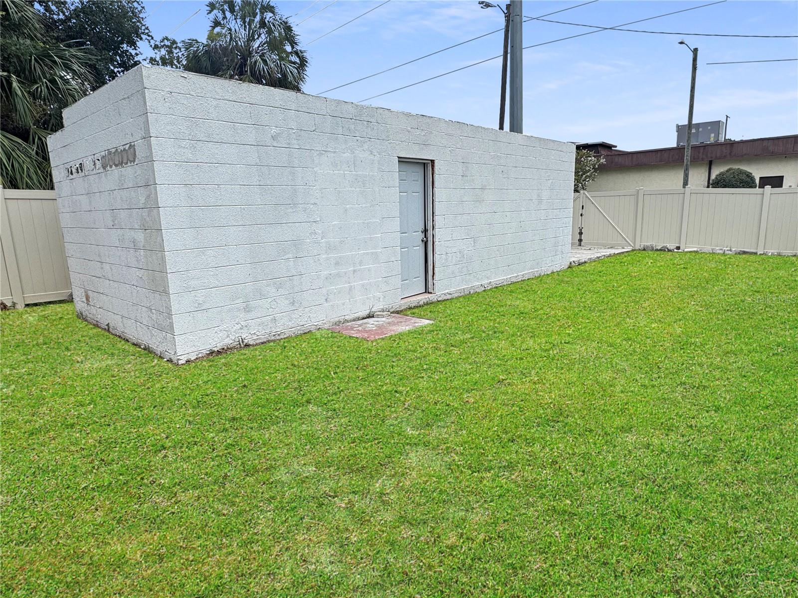 Listing photo id 20 for 2720 21st Avenue