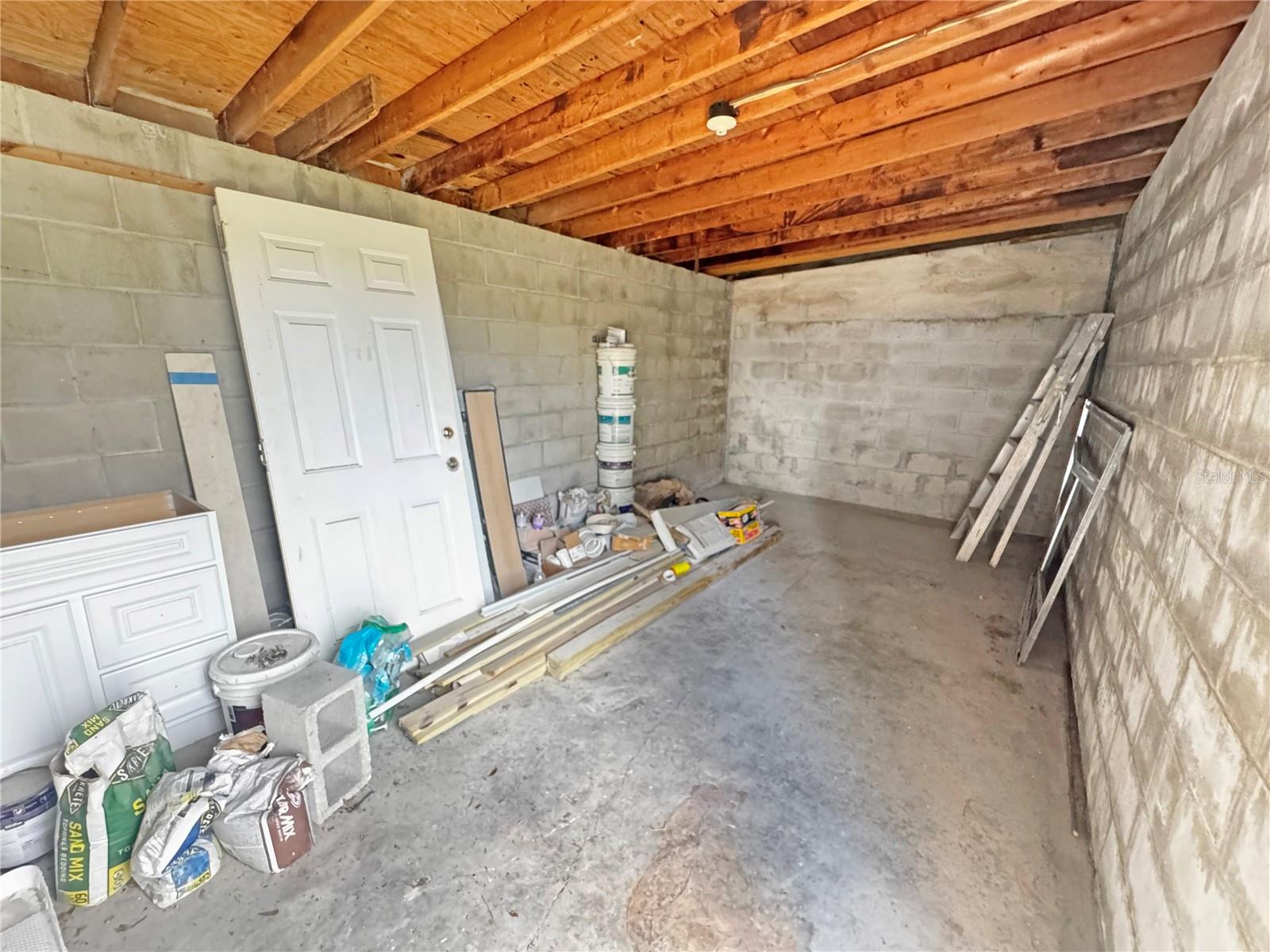 Listing photo id 22 for 2720 21st Avenue