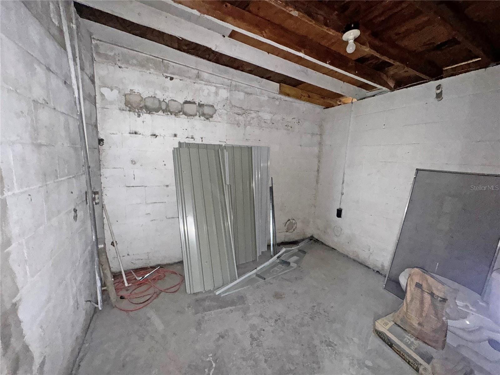 Listing photo id 24 for 2720 21st Avenue