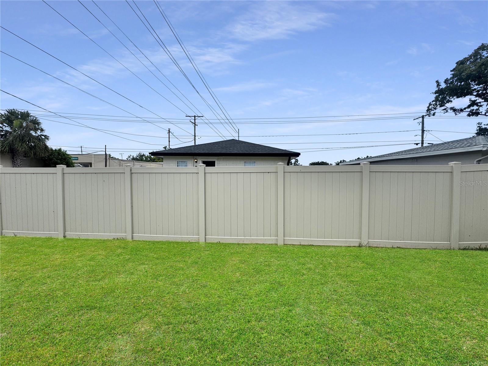 Listing photo id 25 for 2720 21st Avenue