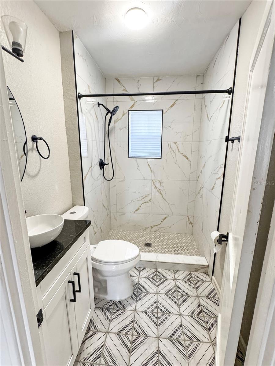 Listing photo id 5 for 2720 21st Avenue
