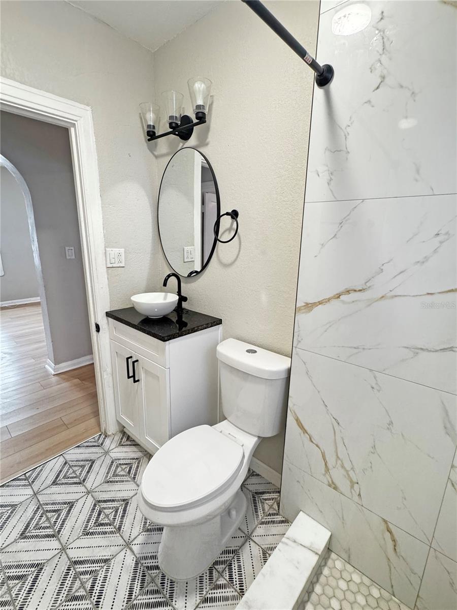 Listing photo id 6 for 2720 21st Avenue