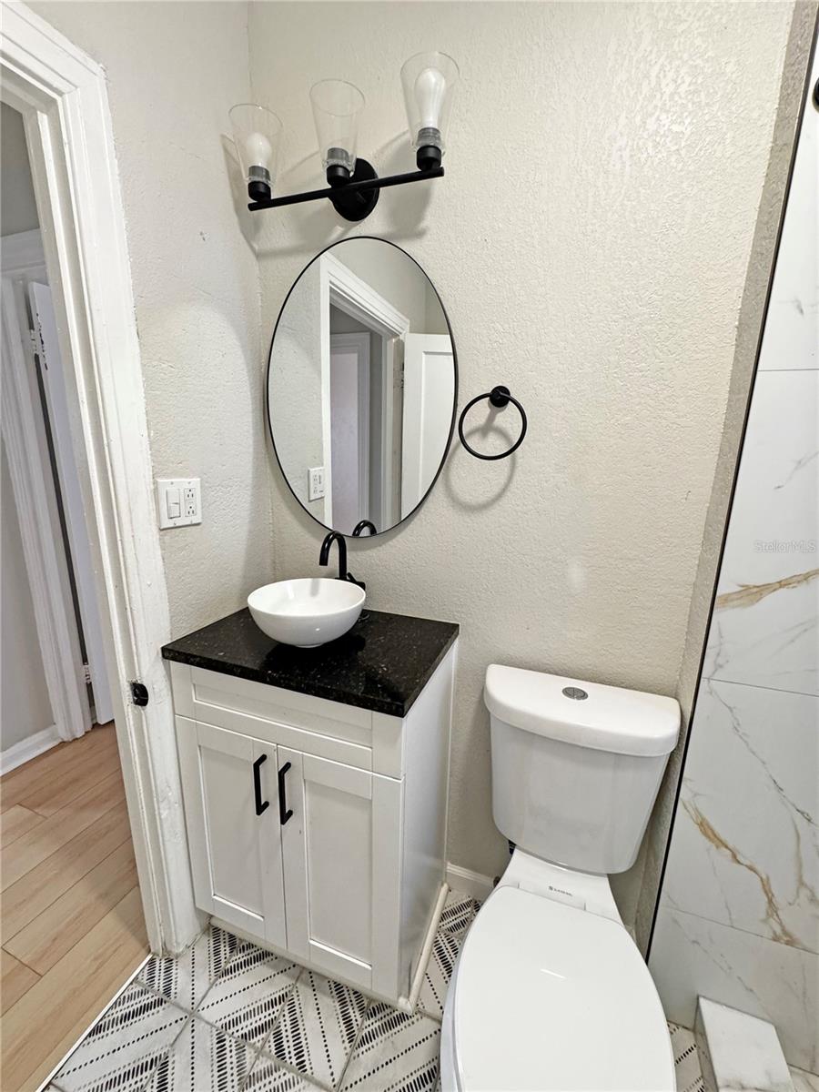 Listing photo id 7 for 2720 21st Avenue