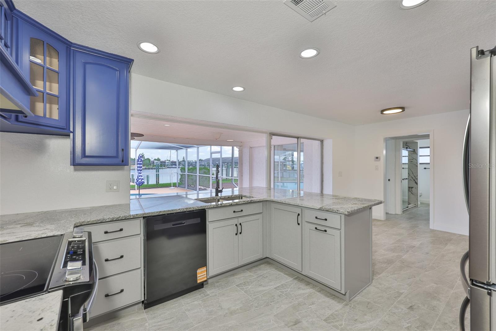 Image 6 of 40 For 6422 Lake Sunrise Drive