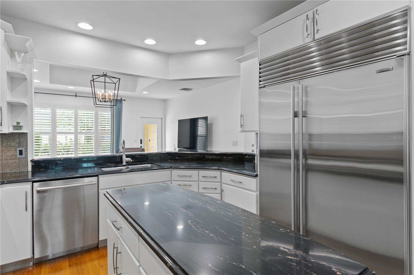 Image 16 of 72 For 305 Sea Island Way