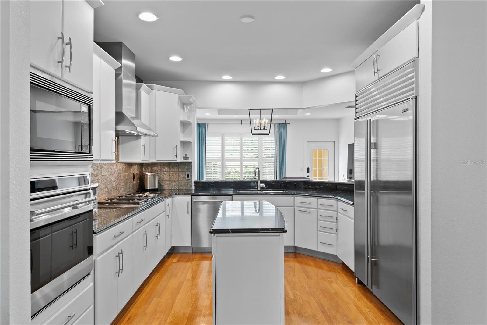Image 22 of 72 For 305 Sea Island Way