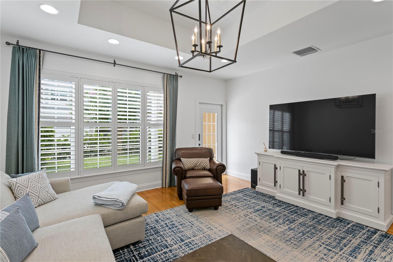 Image 28 of 72 For 305 Sea Island Way