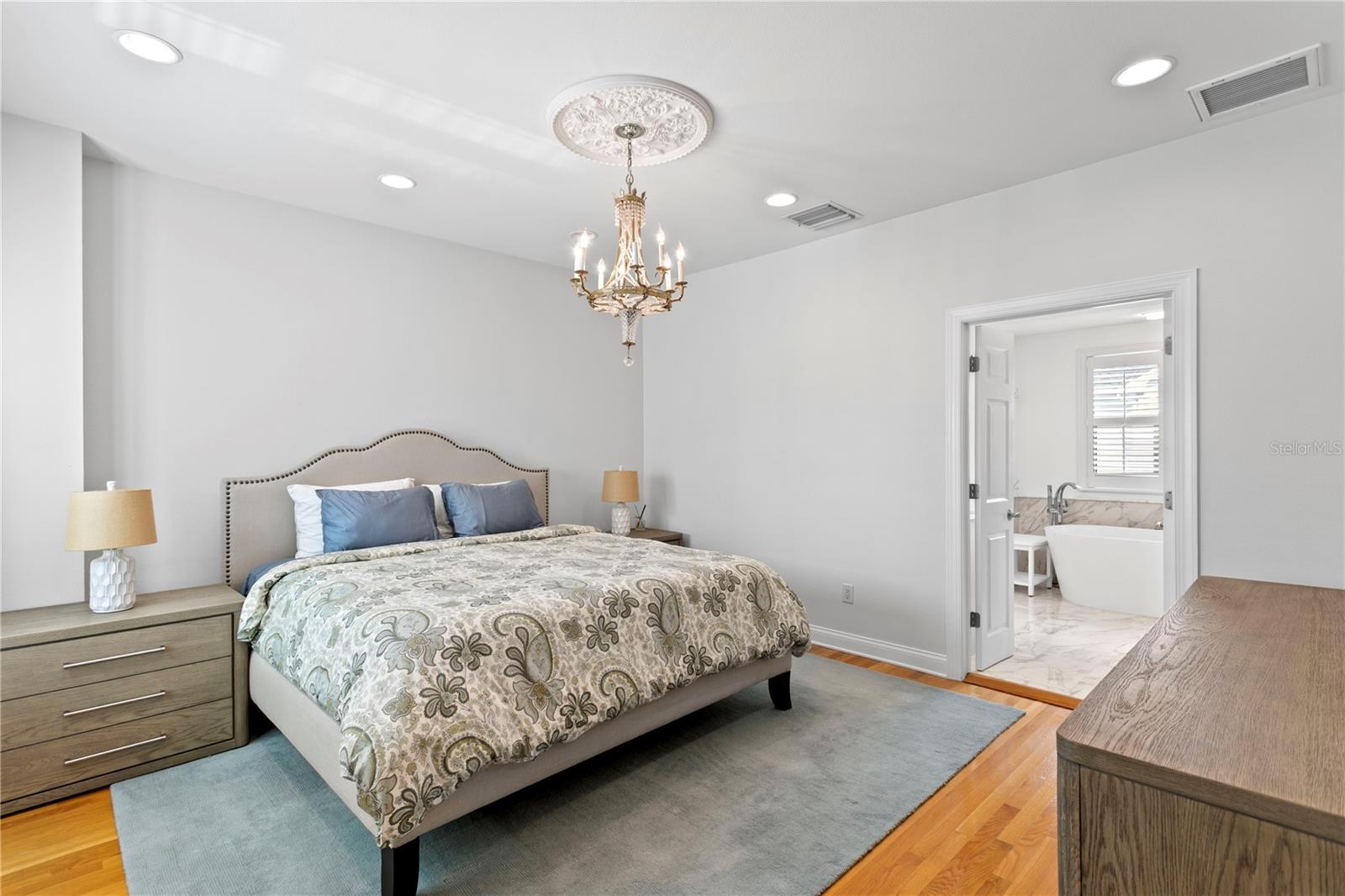 Image 36 of 72 For 305 Sea Island Way