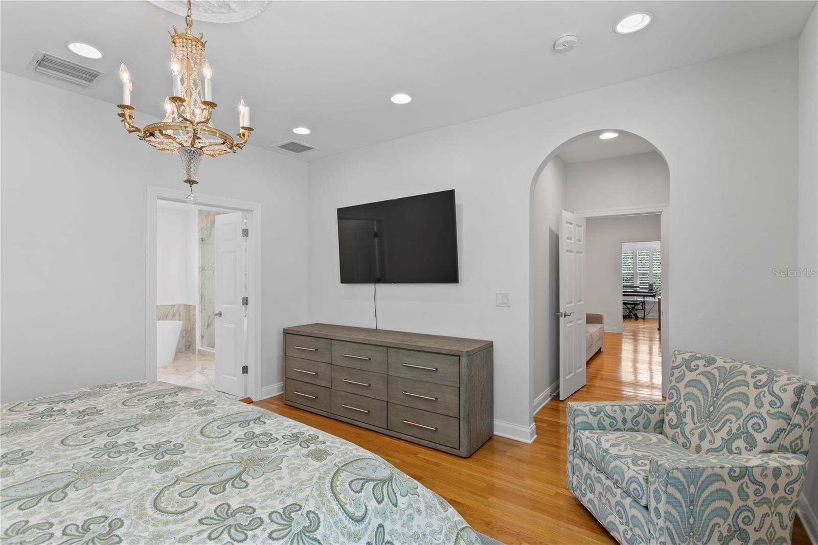 Image 38 of 72 For 305 Sea Island Way