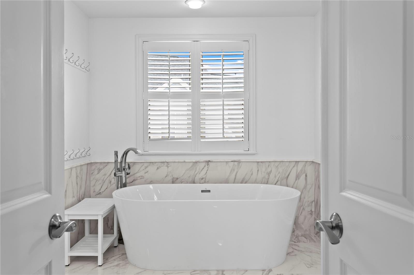 Image 40 of 72 For 305 Sea Island Way