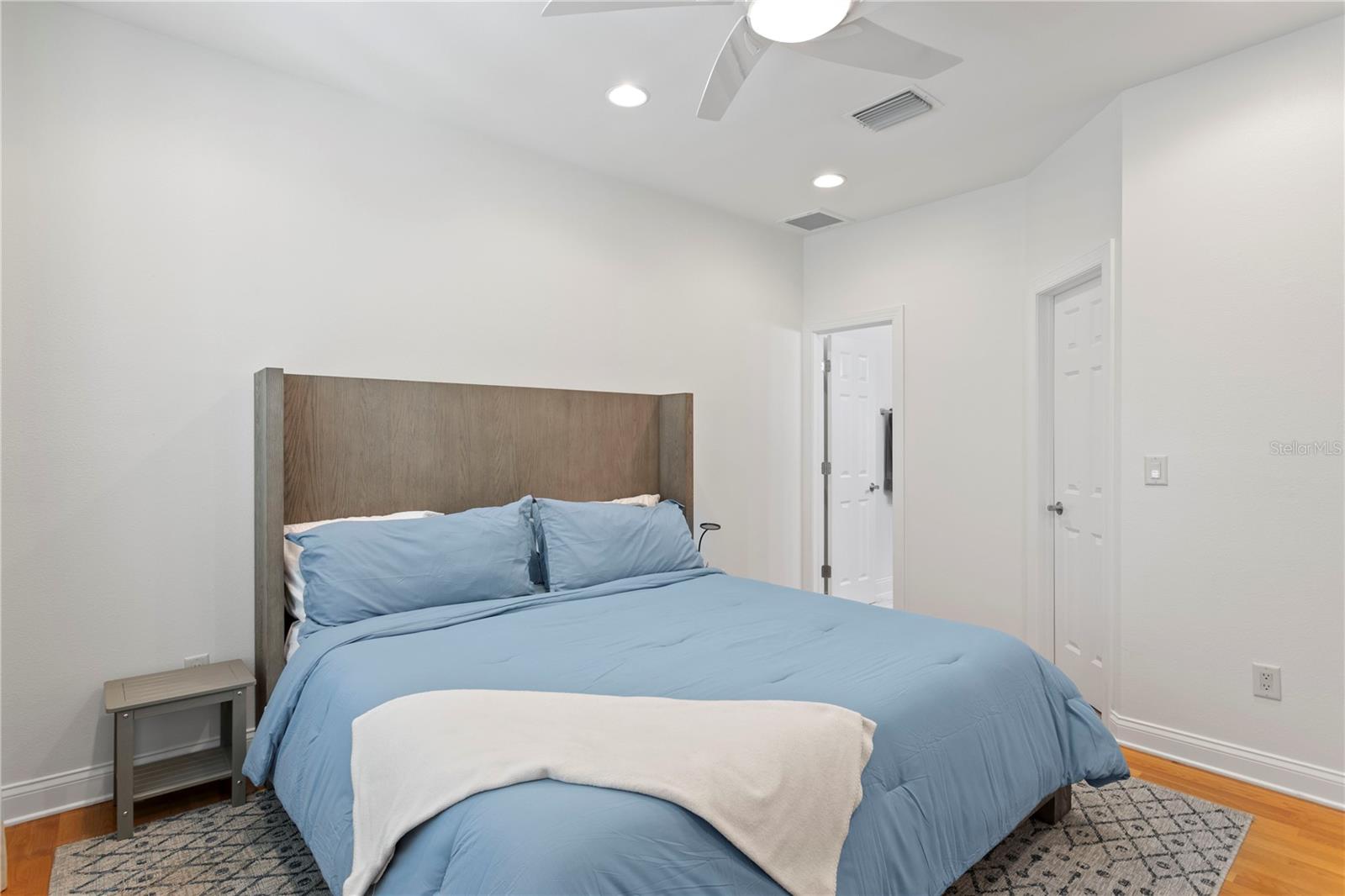Image 47 of 72 For 305 Sea Island Way