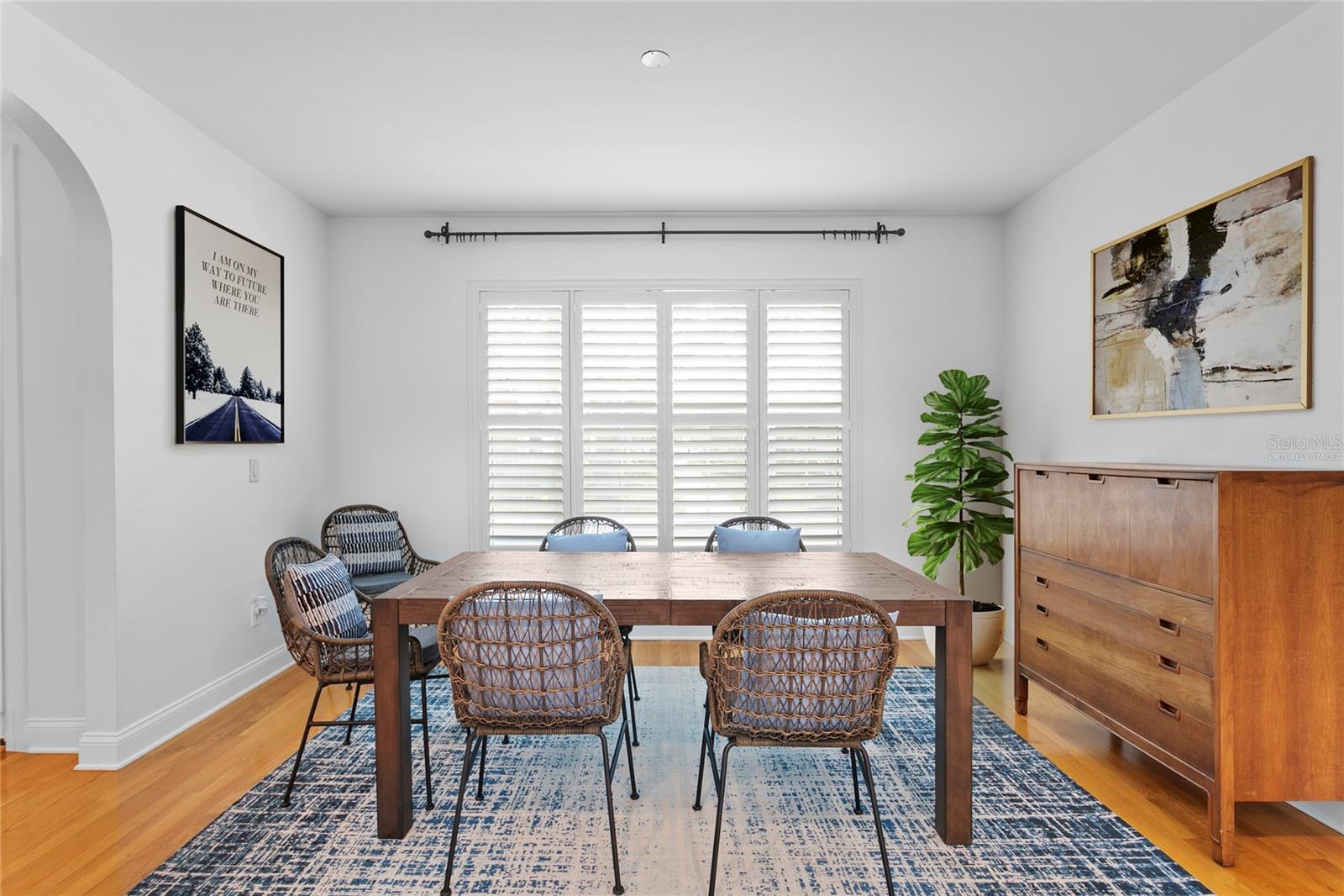 Image 7 of 72 For 305 Sea Island Way
