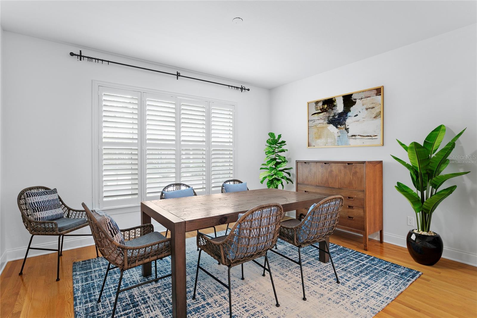 Image 8 of 72 For 305 Sea Island Way