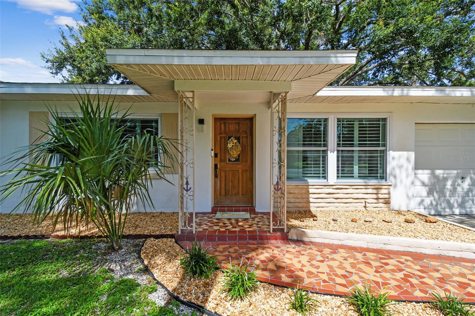 Image 5 of 36 For 16 Comet Avenue