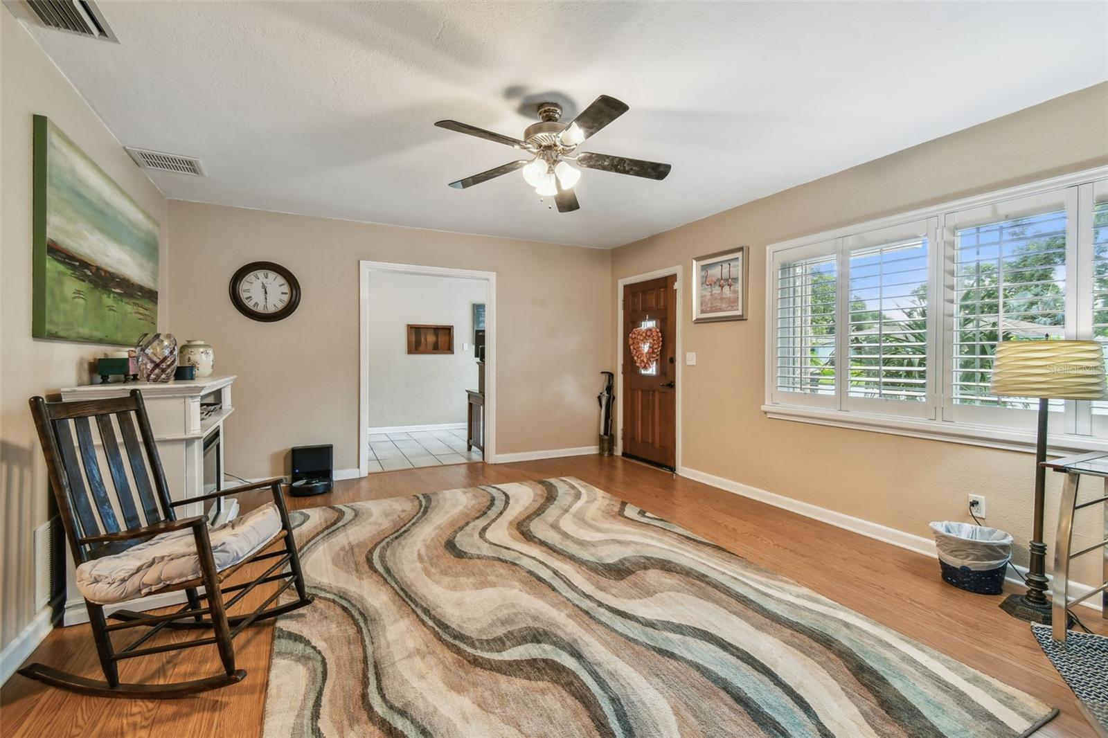 Image 7 of 36 For 16 Comet Avenue