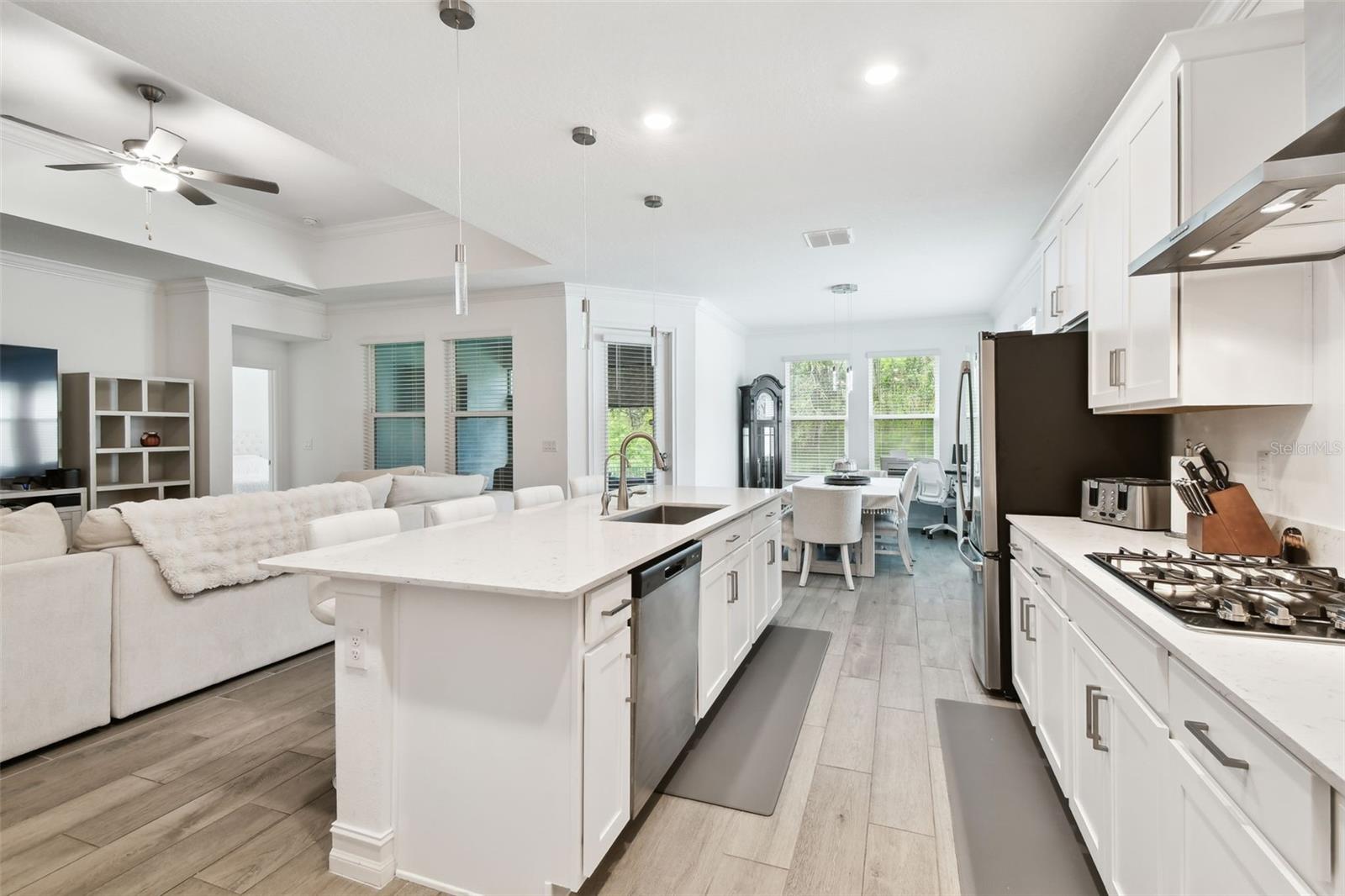 Image 18 of 97 For 9810 Carabiner Way