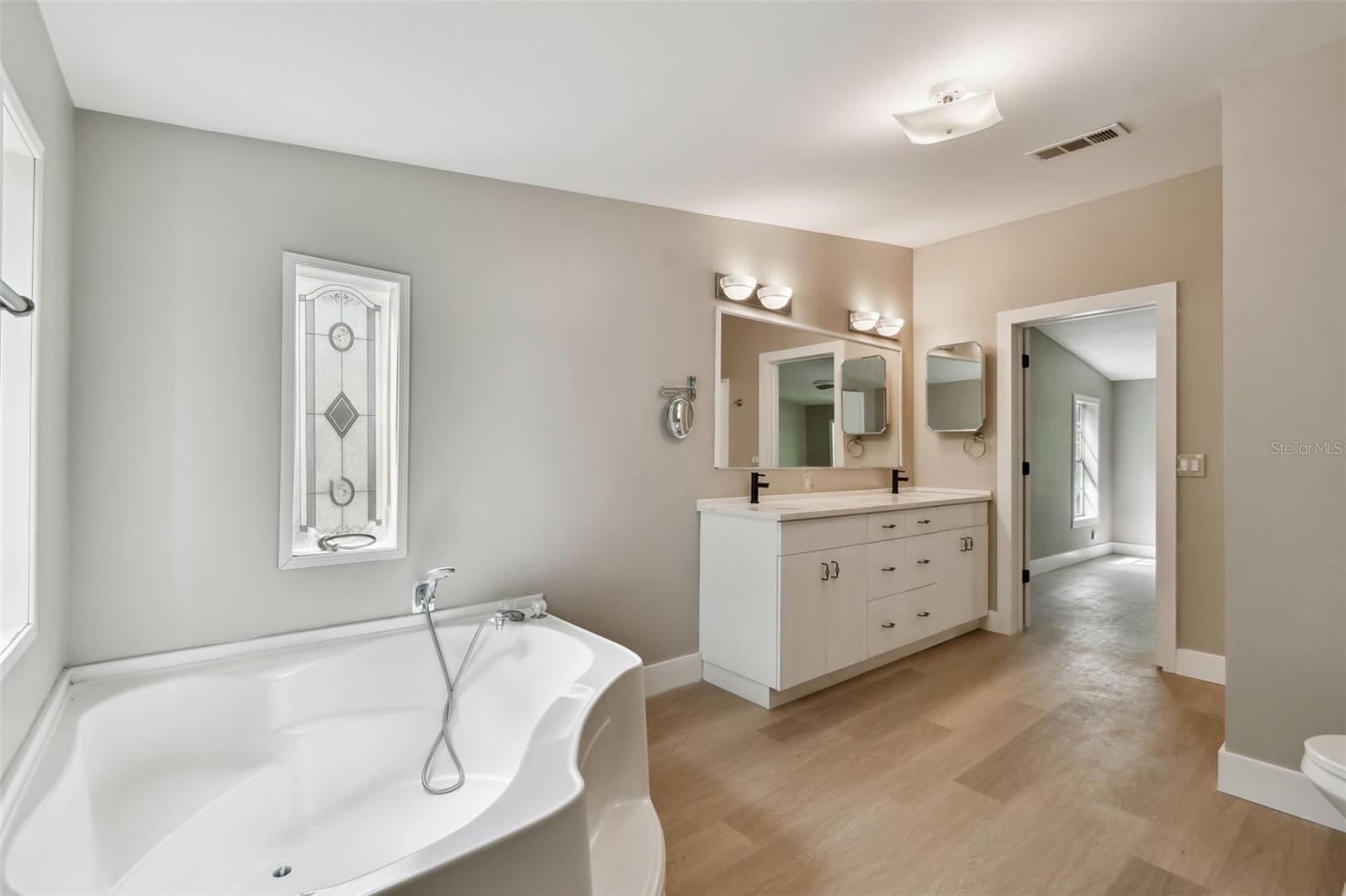 Image 42 of 100 For 26771 Deacon Loop