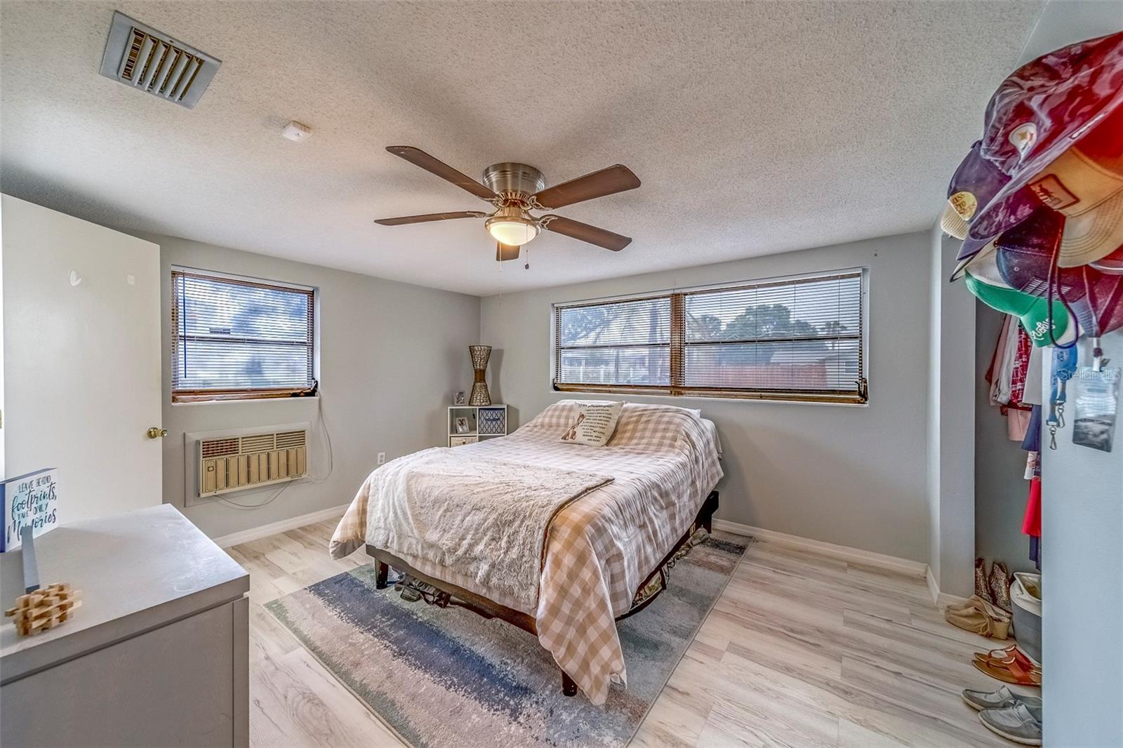 Image 13 of 50 For 7922 Lilac Drive