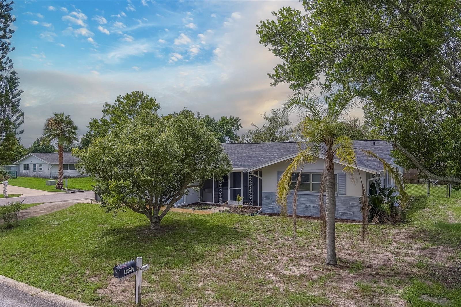 Image 32 of 50 For 7922 Lilac Drive