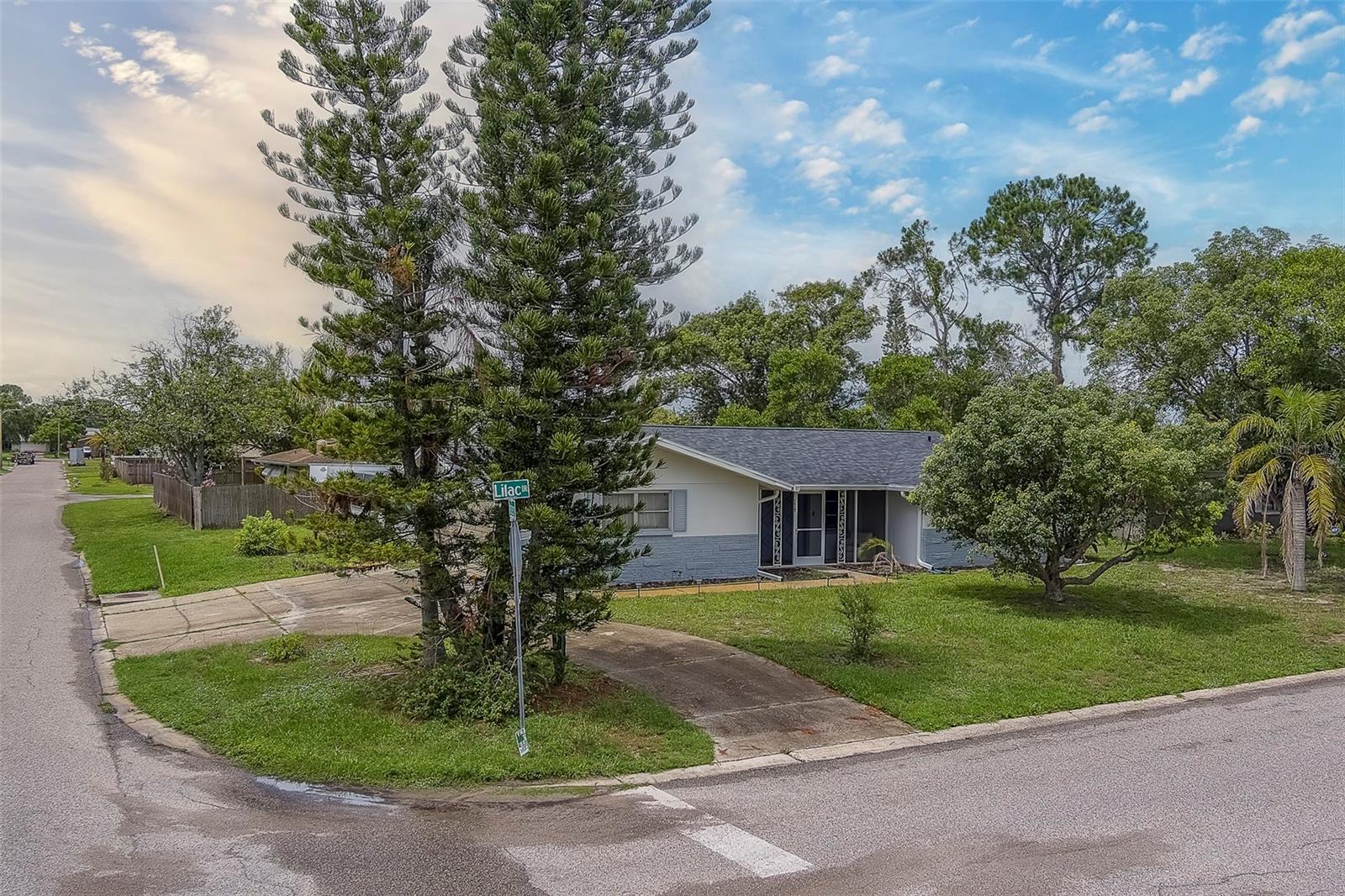 Image 33 of 50 For 7922 Lilac Drive
