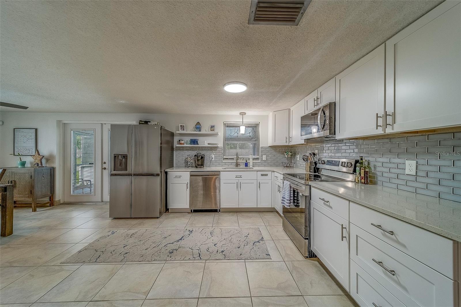 Image 4 of 50 For 7922 Lilac Drive