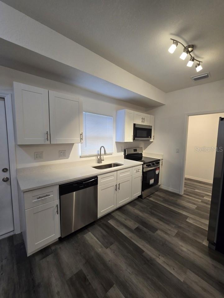 Image 4 of 19 For 710 Alabama Street