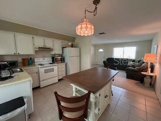 Listing photo id 9 for 9724 36th Street N