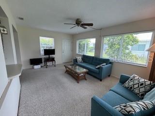 Listing photo id 12 for 9724 36th Street N