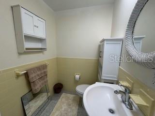Listing photo id 13 for 9724 36th Street N