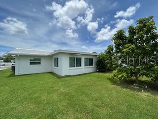 Listing photo id 24 for 9724 36th Street N