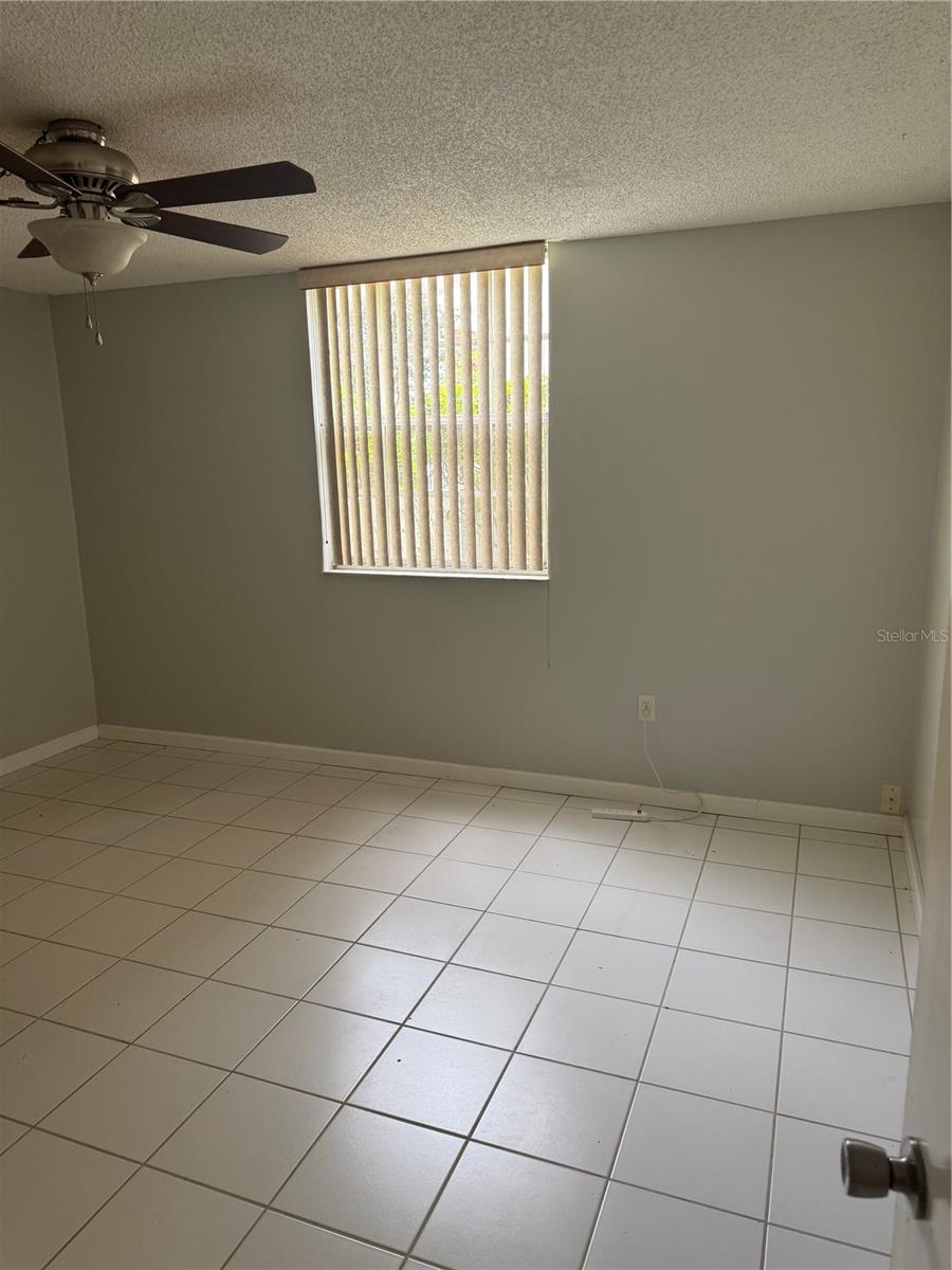 Image 30 of 33 For 810 Oakgrove Drive 175