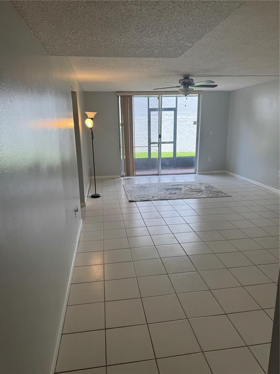 Image 4 of 33 For 810 Oakgrove Drive 175