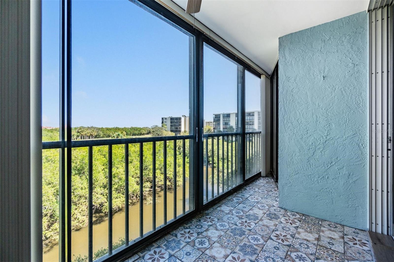 Image 21 of 29 For 900 Cove Cay Drive 4b