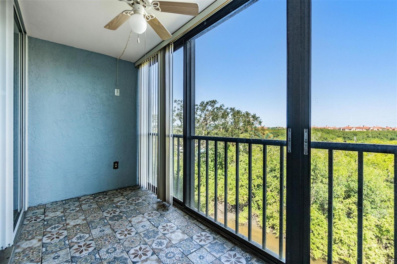 Image 22 of 29 For 900 Cove Cay Drive 4b