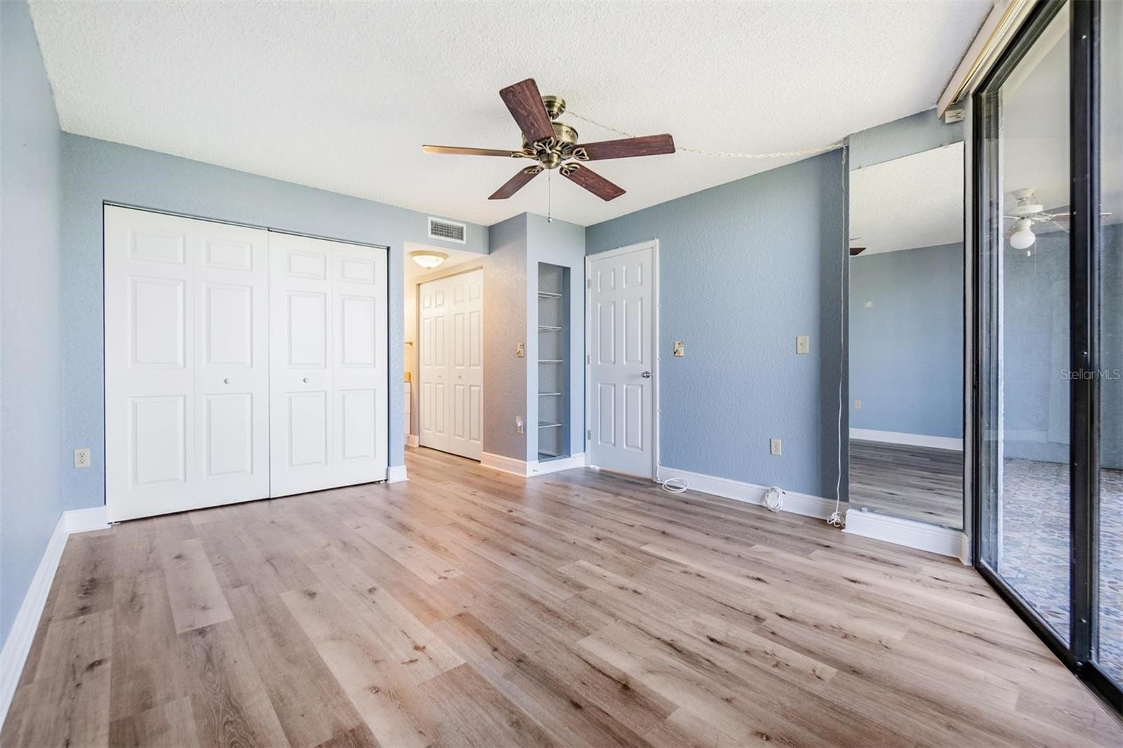 Image 5 of 16 For 900 Cove Cay Drive 4b