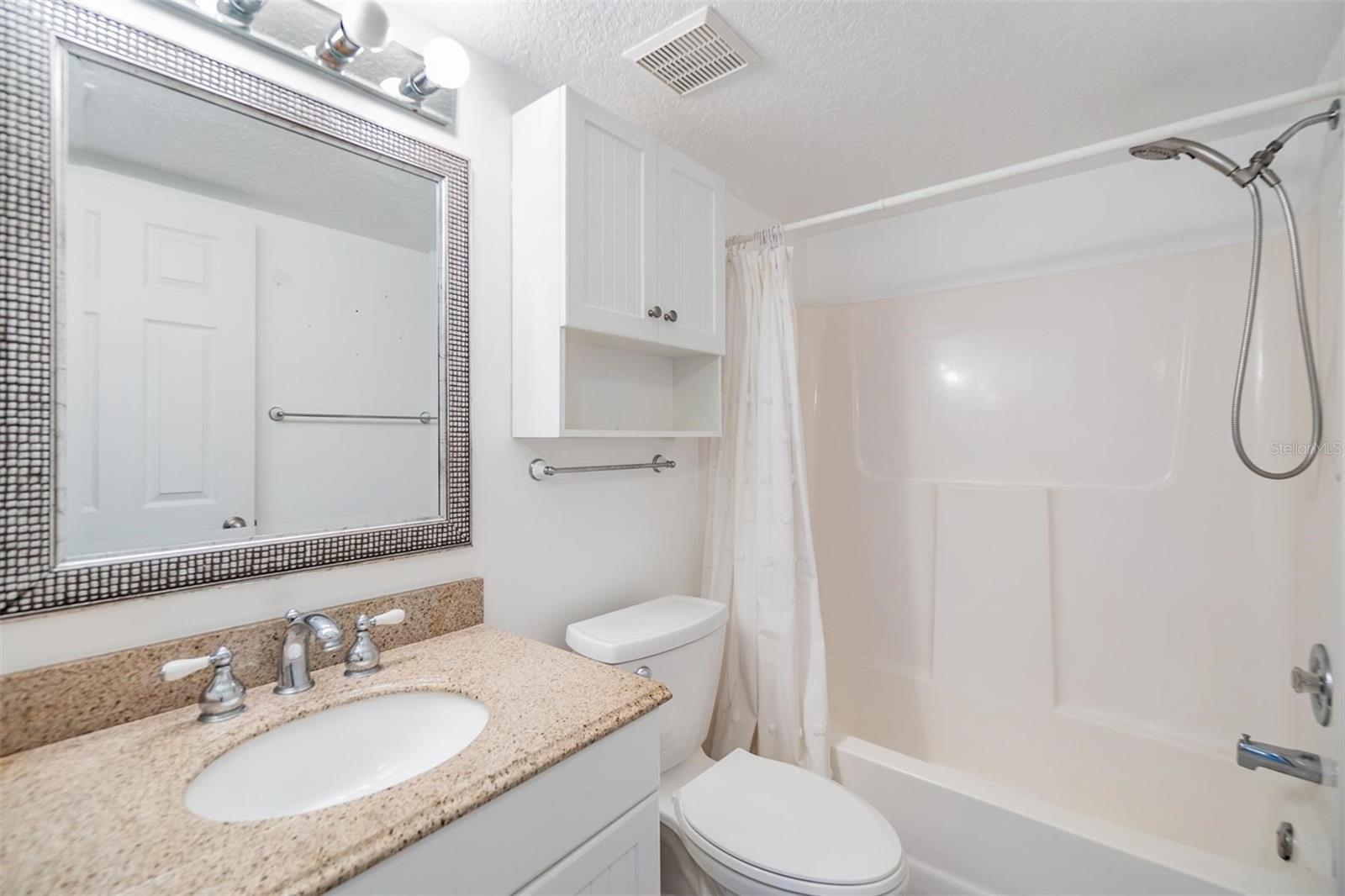Image 7 of 16 For 900 Cove Cay Drive 4b